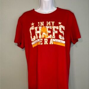 Taylor Swift Travis Kelce “In My Chiefs Era” Red Graphic Tee – Size L